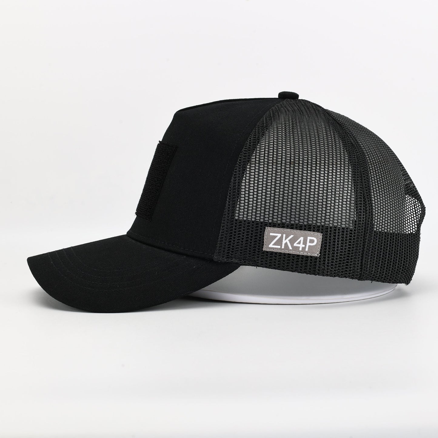 #03- Casquette et badge a scratcher stay wild